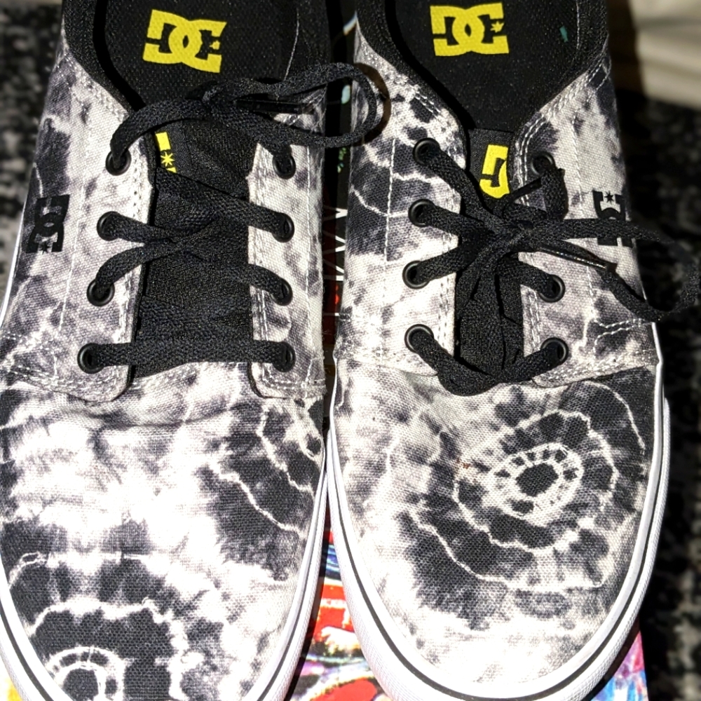 DC black and white tye dye men's shoes